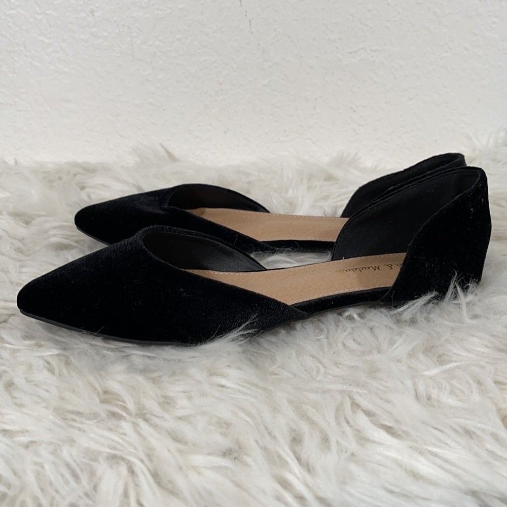 Mark & Maddux Black D’Orsay Pointed Suede Flats - Picture 4 of 6